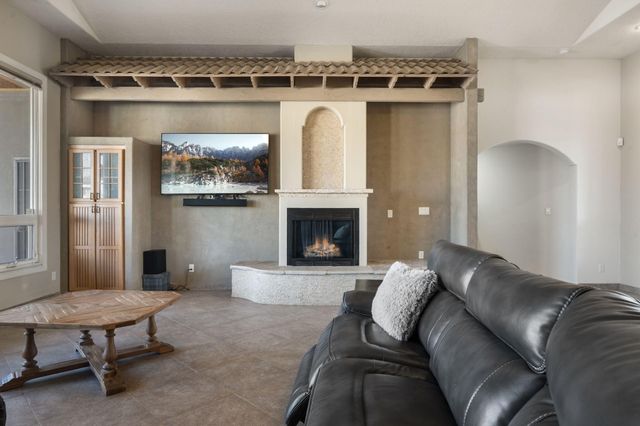 500 Cilantro Lane NW, Albuquerque, NM 87104