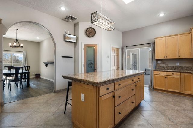 500 Cilantro Lane NW, Albuquerque, NM 87104