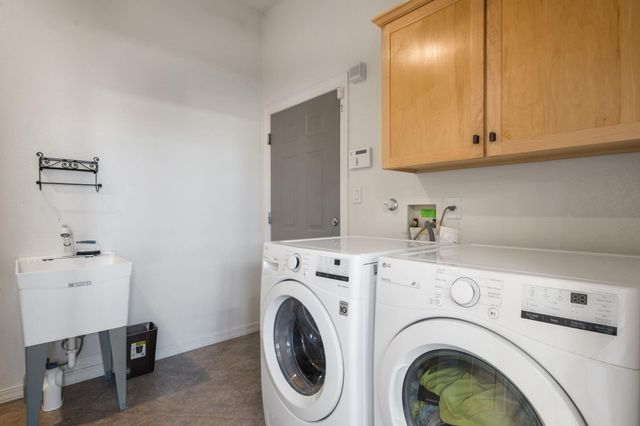 500 Cilantro Lane NW, Albuquerque, NM 87104