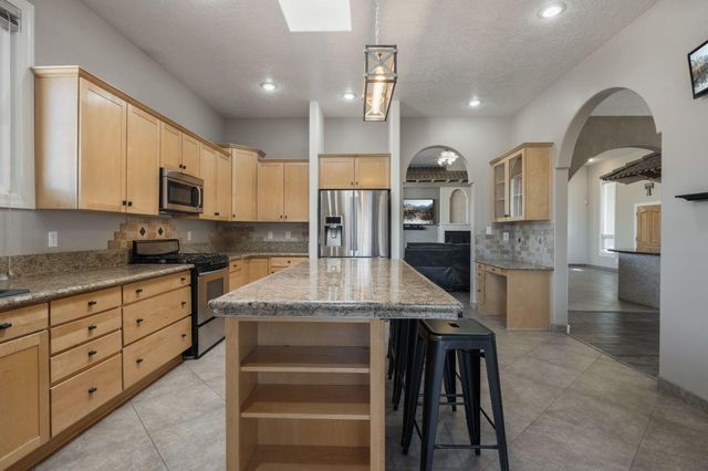 500 Cilantro Lane NW, Albuquerque, NM 87104