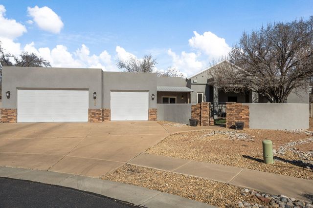 500 Cilantro Lane NW, Albuquerque, NM 87104