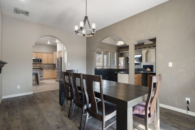 500 Cilantro Lane NW, Albuquerque, NM 87104