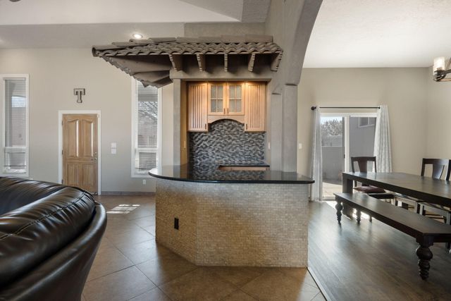 500 Cilantro Lane NW, Albuquerque, NM 87104