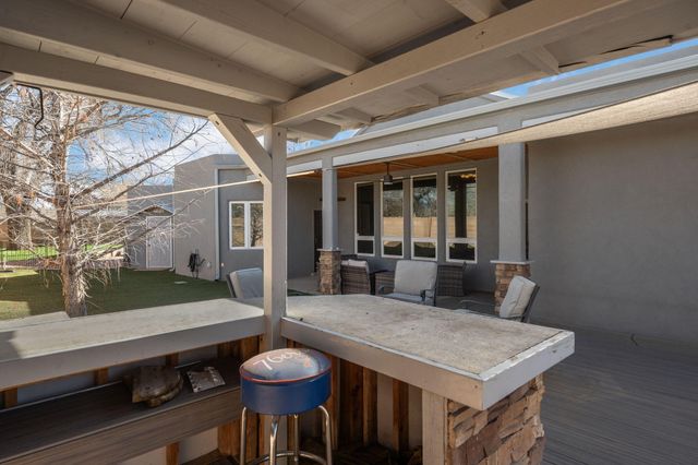 500 Cilantro Lane NW, Albuquerque, NM 87104