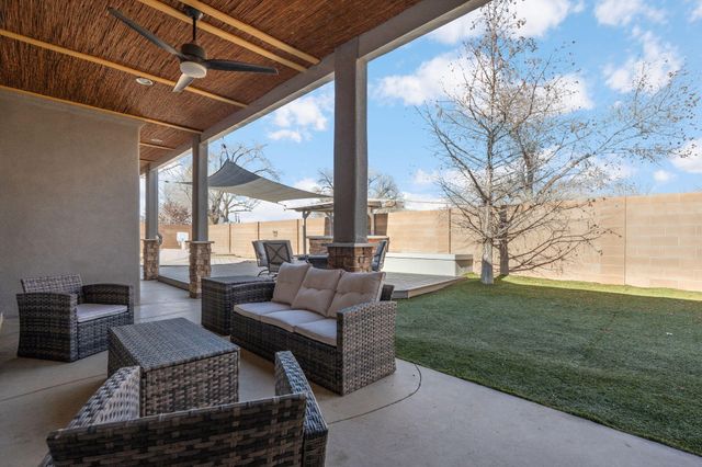 500 Cilantro Lane NW, Albuquerque, NM 87104