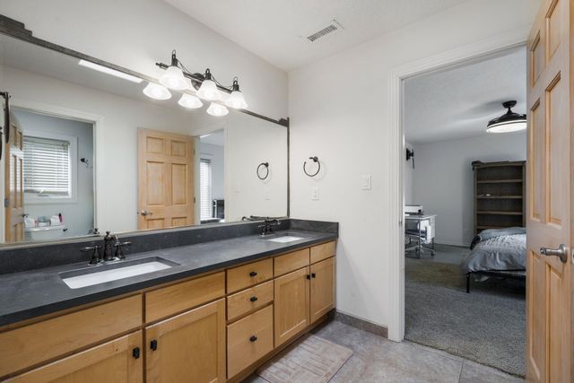 500 Cilantro Lane NW, Albuquerque, NM 87104