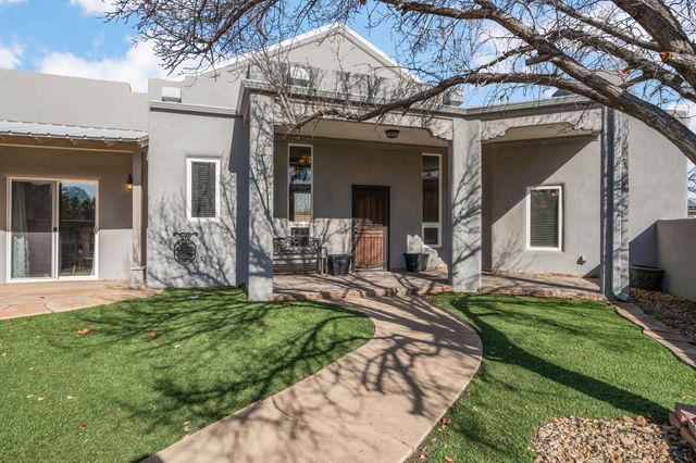 500 Cilantro Lane NW, Albuquerque, NM 87104