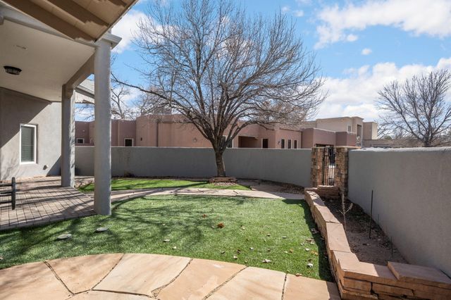 500 Cilantro Lane NW, Albuquerque, NM 87104