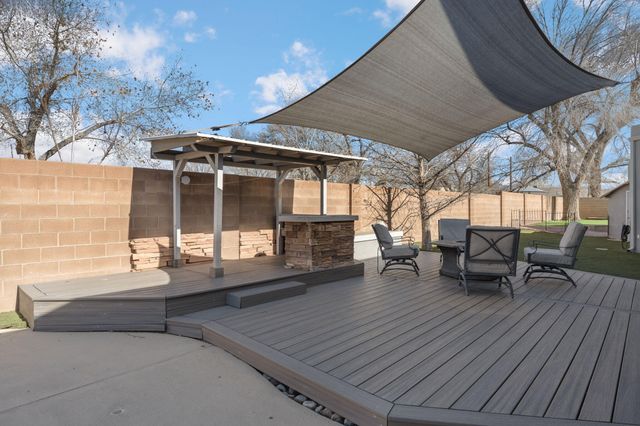 500 Cilantro Lane NW, Albuquerque, NM 87104