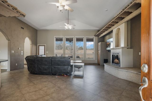 500 Cilantro Lane NW, Albuquerque, NM 87104