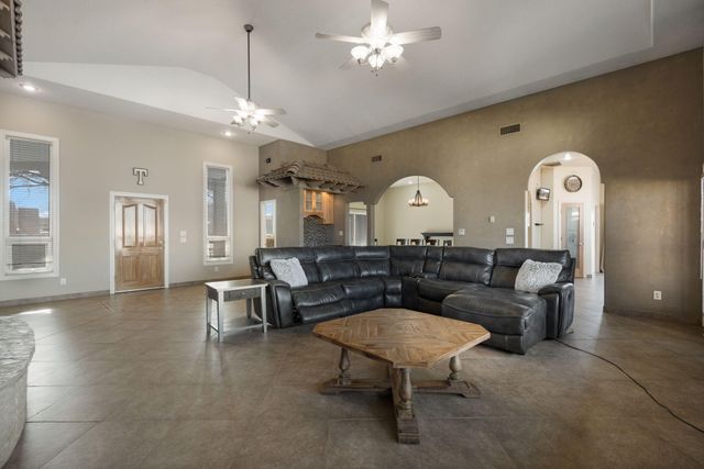 500 Cilantro Lane NW, Albuquerque, NM 87104