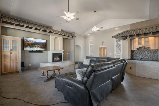 500 Cilantro Lane NW, Albuquerque, NM 87104