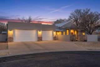 500 Cilantro Lane NW, Albuquerque, NM 87104