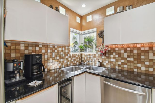 4950 BAYSHORE BOULEVARD 22, Tampa, FL 33611