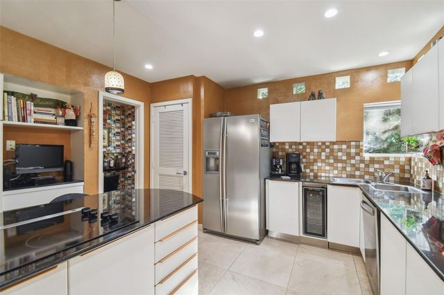 4950 BAYSHORE BOULEVARD 22, Tampa, FL 33611