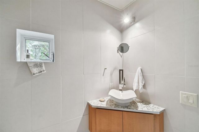 4950 BAYSHORE BOULEVARD 22, Tampa, FL 33611