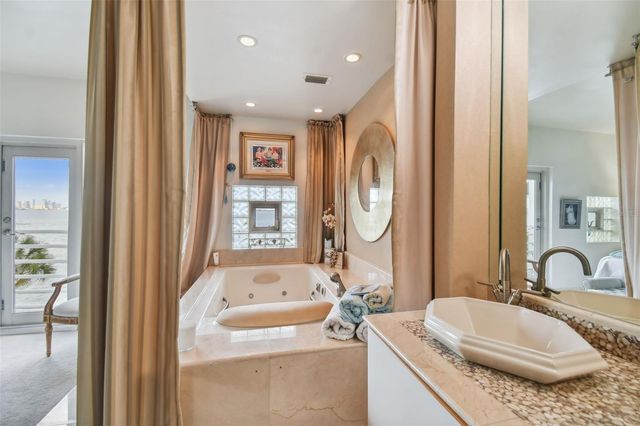 4950 BAYSHORE BOULEVARD 22, Tampa, FL 33611