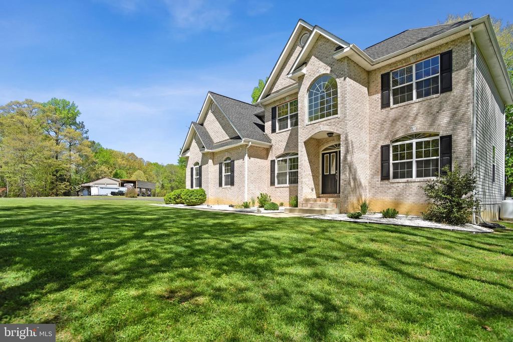 Image 4 of property listing at 14010 ARNETTE PL, Charlotte Hall, MD 20622