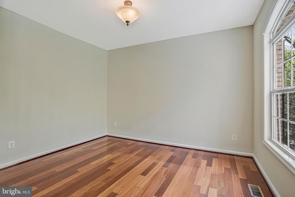 Image 8 of property listing at 14010 ARNETTE PL, Charlotte Hall, MD 20622