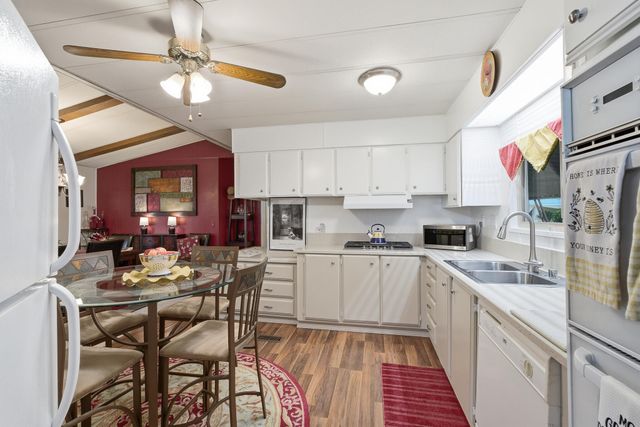 2627 W Midvalley Avenue 107, Visalia, CA 93277