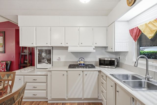 2627 W Midvalley Avenue 107, Visalia, CA 93277