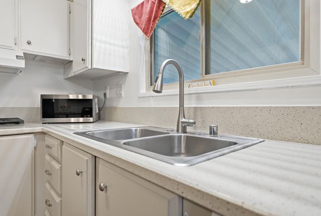 2627 W Midvalley Avenue 107, Visalia, CA 93277