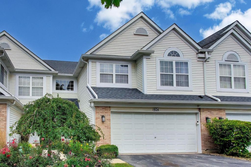 924 Ainsley Drive ---, West Chicago, IL 60185