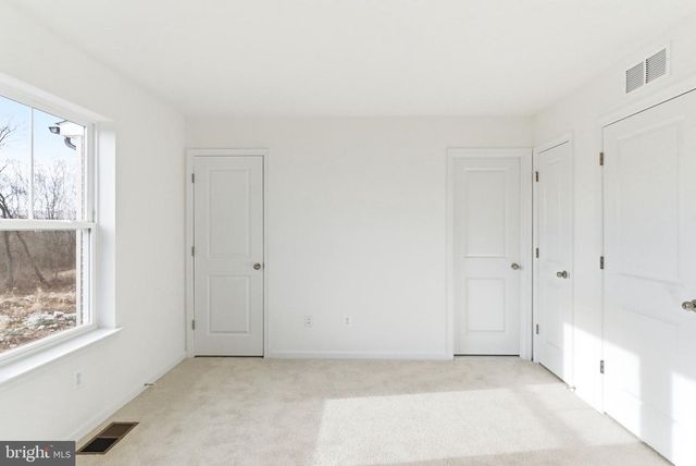 127 COURTHOUSE DR, Martinsburg, WV 25404