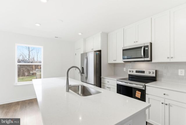 127 COURTHOUSE DR, Martinsburg, WV 25404