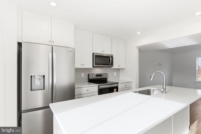 127 COURTHOUSE DR, Martinsburg, WV 25404