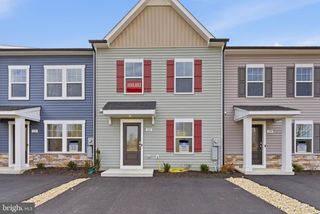 127 COURTHOUSE DR, Martinsburg, WV 25404