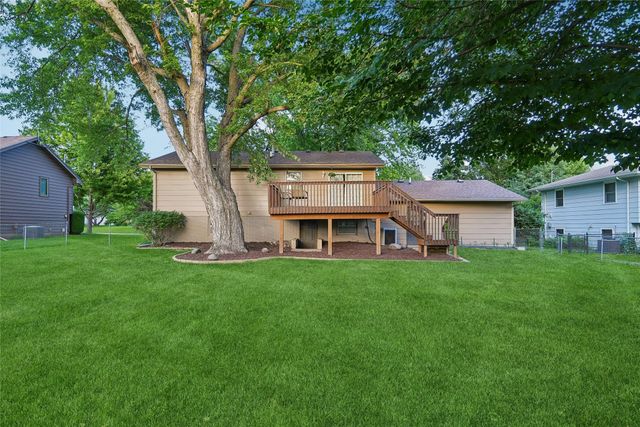 6686 NW 54th Court, Johnston, IA 50131