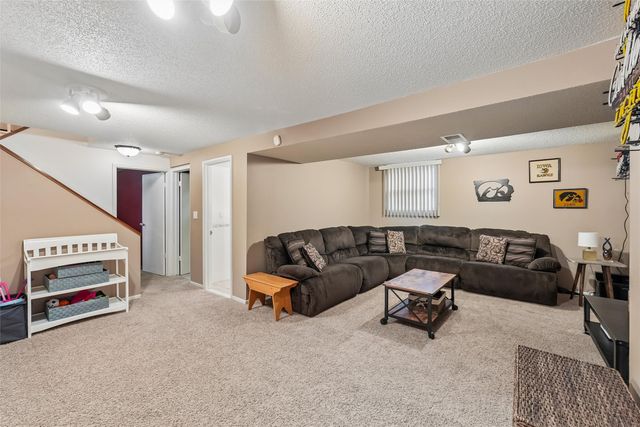 6686 NW 54th Court, Johnston, IA 50131