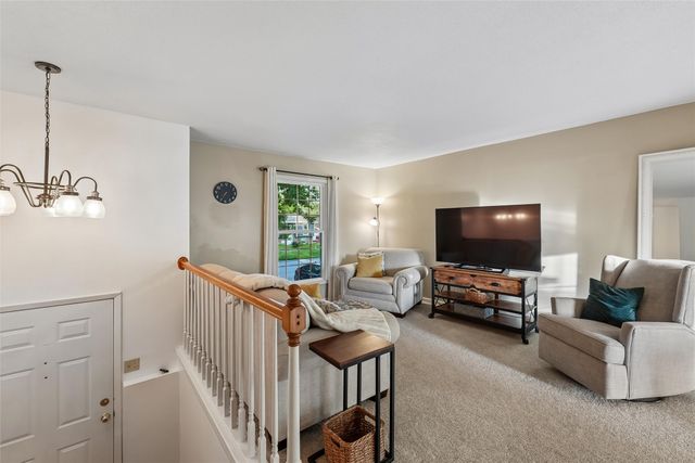 6686 NW 54th Court, Johnston, IA 50131