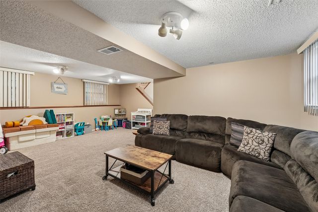 6686 NW 54th Court, Johnston, IA 50131