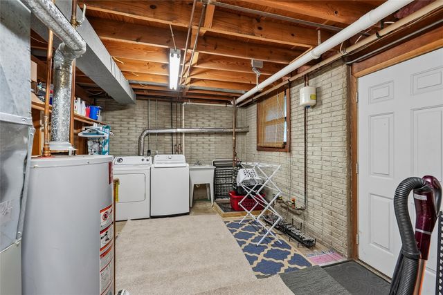 6686 NW 54th Court, Johnston, IA 50131