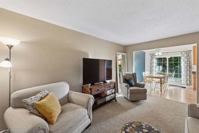 6686 NW 54th Court, Johnston, IA 50131