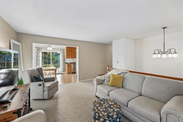 6686 NW 54th Court, Johnston, IA 50131
