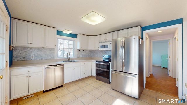 13 Pine Drive, Windsor Locks, CT 06096