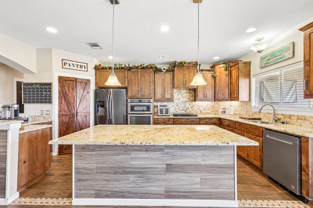 106 Eland Ave, Bastrop, TX 78602