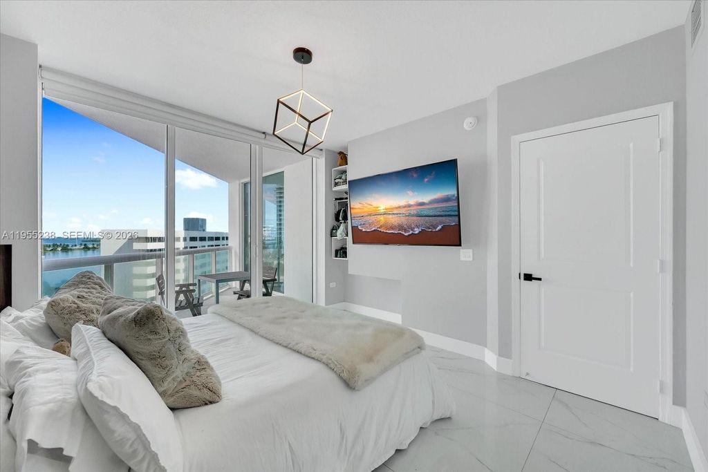 Image 12 of property listing at 480 NE 30th St 904, Miami, FL 33137