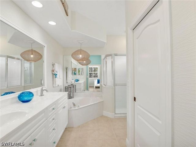 8647 Ibis Cove CIR, Naples, FL 34119