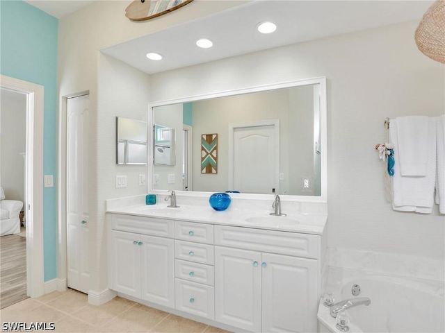 8647 Ibis Cove CIR, Naples, FL 34119