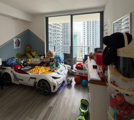 801 S Miami Ave 2410, Miami, FL 33130