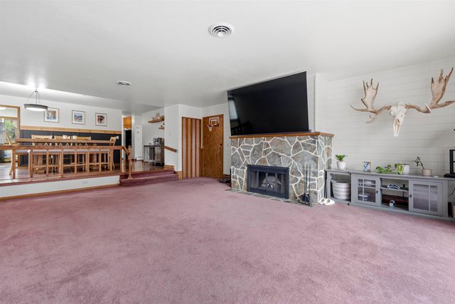1833 7th St SW, Minot, ND 58701