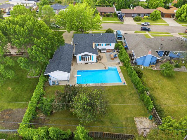 1833 7th St SW, Minot, ND 58701