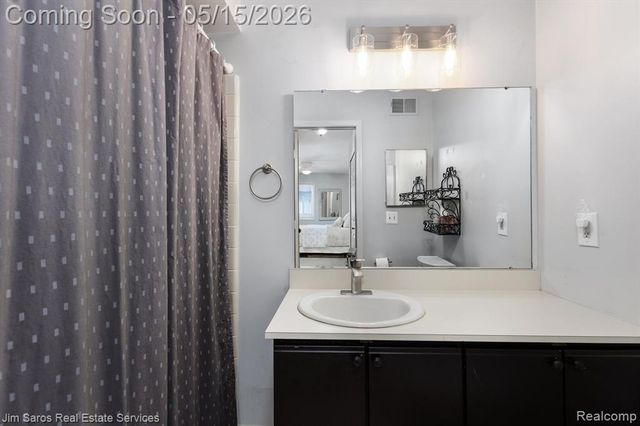 1089 Country Club Drive, Saint Clair Shores, MI 48082