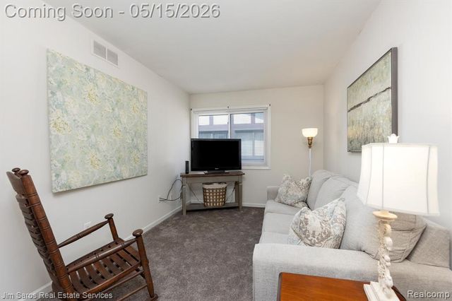 1089 Country Club Drive, Saint Clair Shores, MI 48082