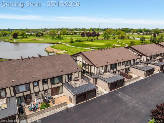 1089 Country Club Drive, Saint Clair Shores, MI 48082