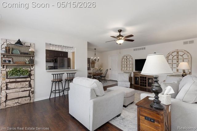 1089 Country Club Drive, Saint Clair Shores, MI 48082